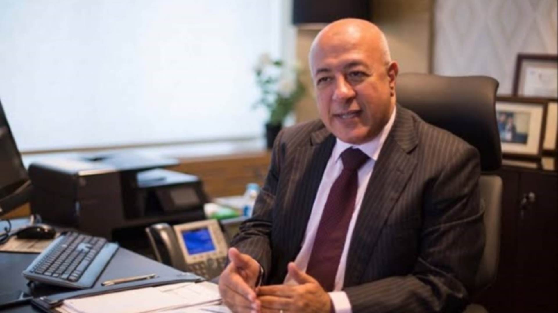 يحيي أبو الفتوح: من حق العميل إيداع أي مبلغ بالدولار دون قيود