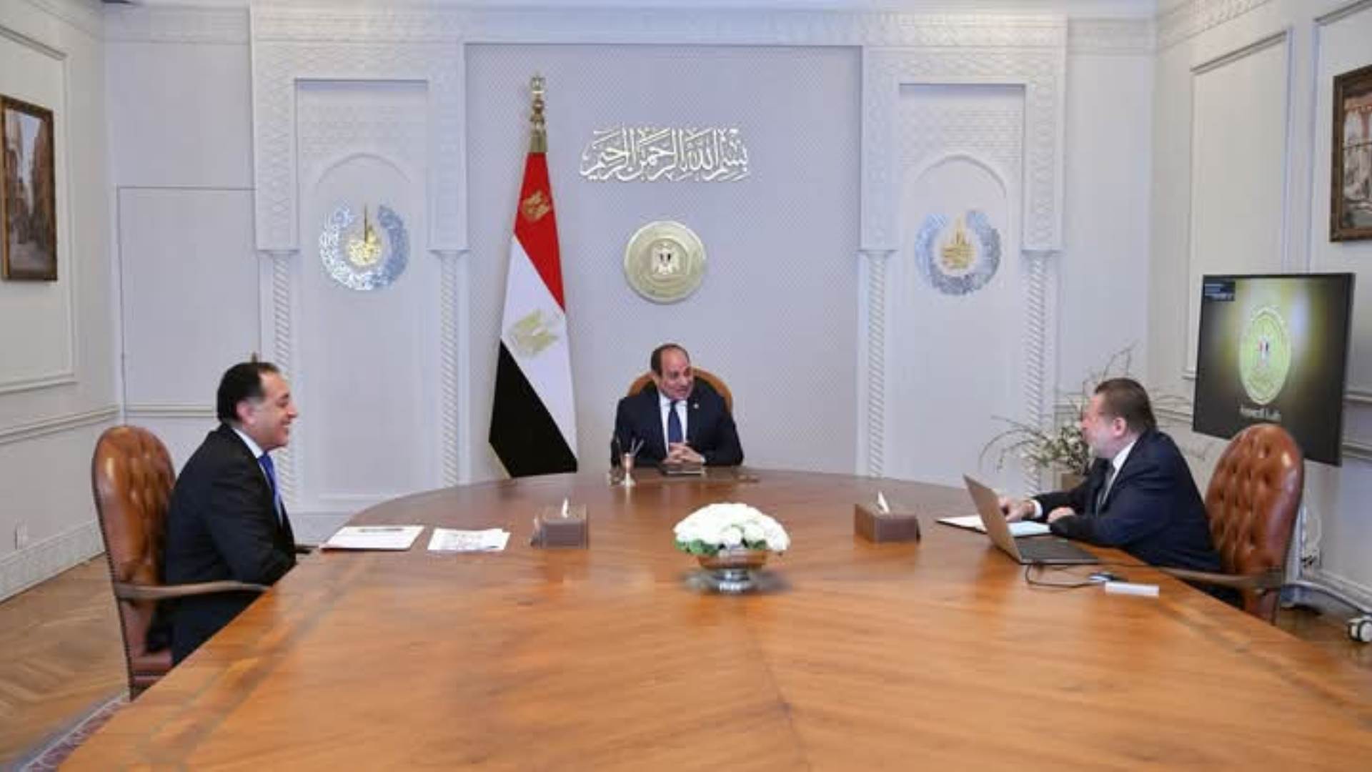 الرئيس السيسي يجتمع بمحافظ «المركزي» لمناقشة مؤشرات الإقتصاد الكلي وجهود الحكومة لتعزيز أداء القطاع المصرفي