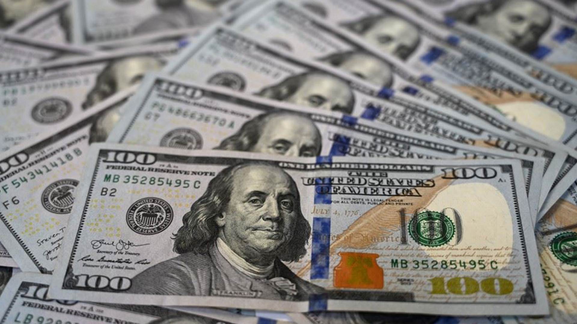 انخفاض سعر الدولار بختام تعاملات البنوك المصرية اليوم إلى 49.62 جنيهًا