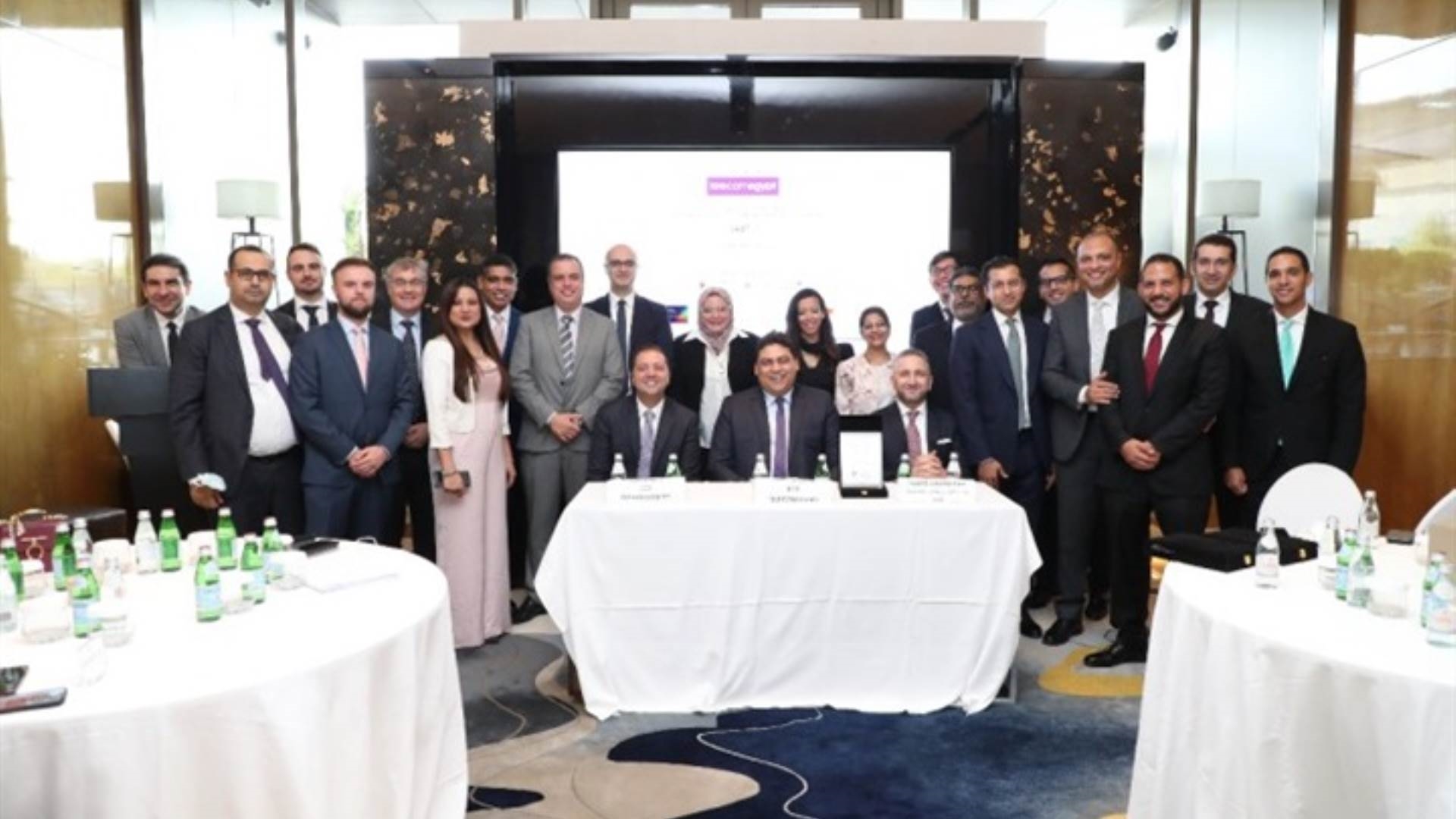 جانب من التوقيع FirstBank