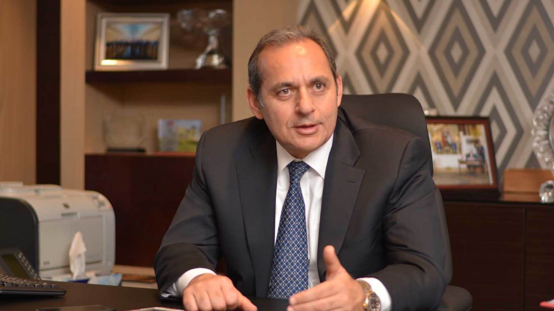 هشام عكاشة رئيس مجلس إدارة البنك الأهلي المصري FirstBank