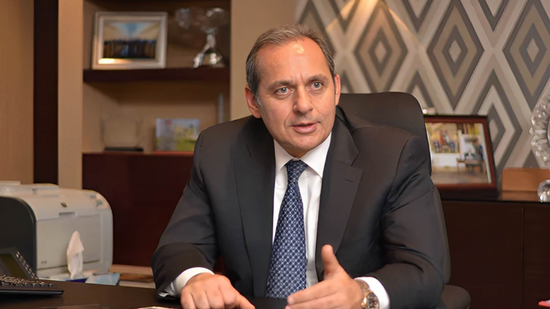 هشام عكاشة رئيس مجلس إدارة البنك الأهلي المصري FirstBank