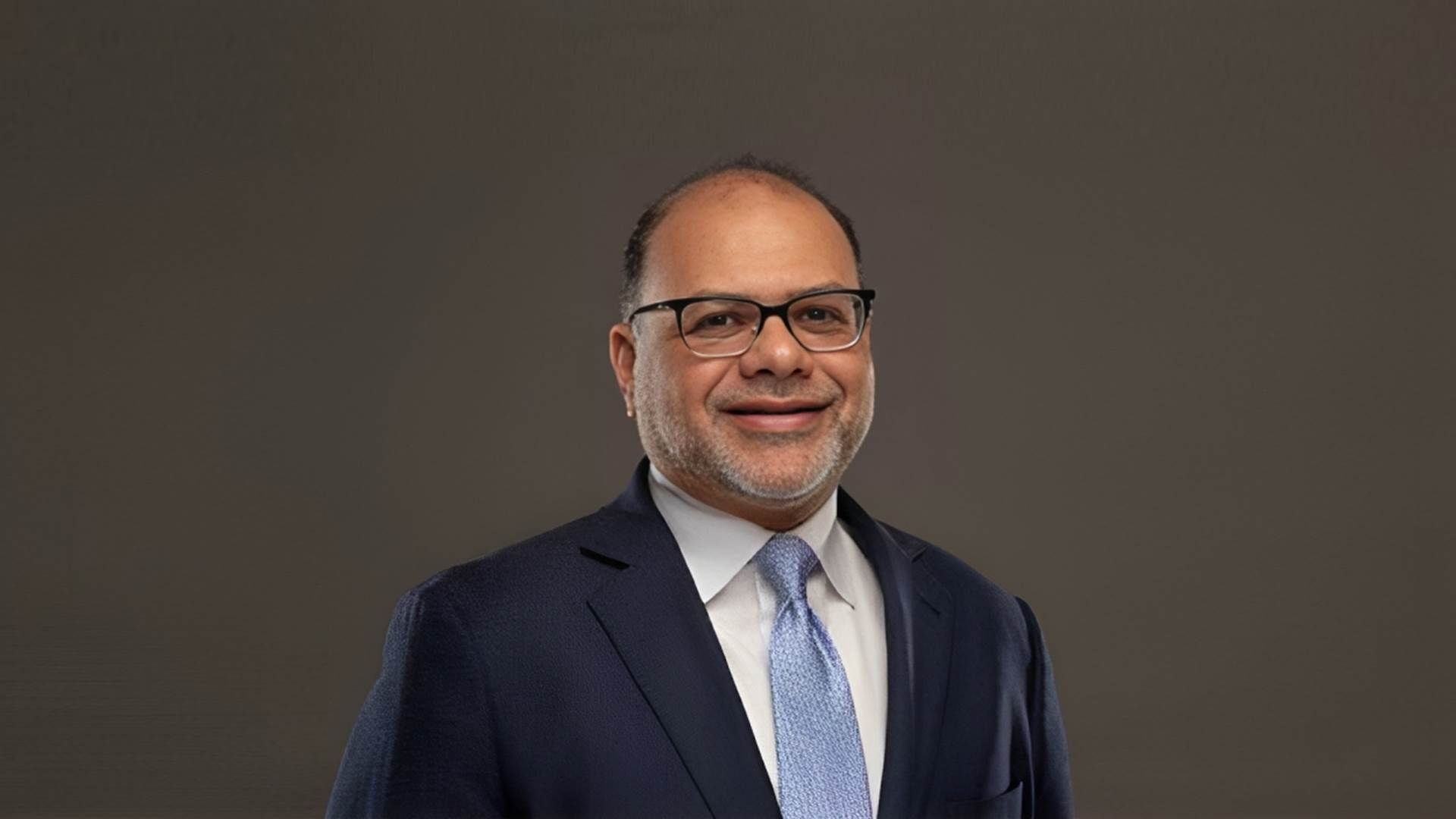 شريف لقمان وكيل محافظ البنك المركزي للشمول المالي FirstBank