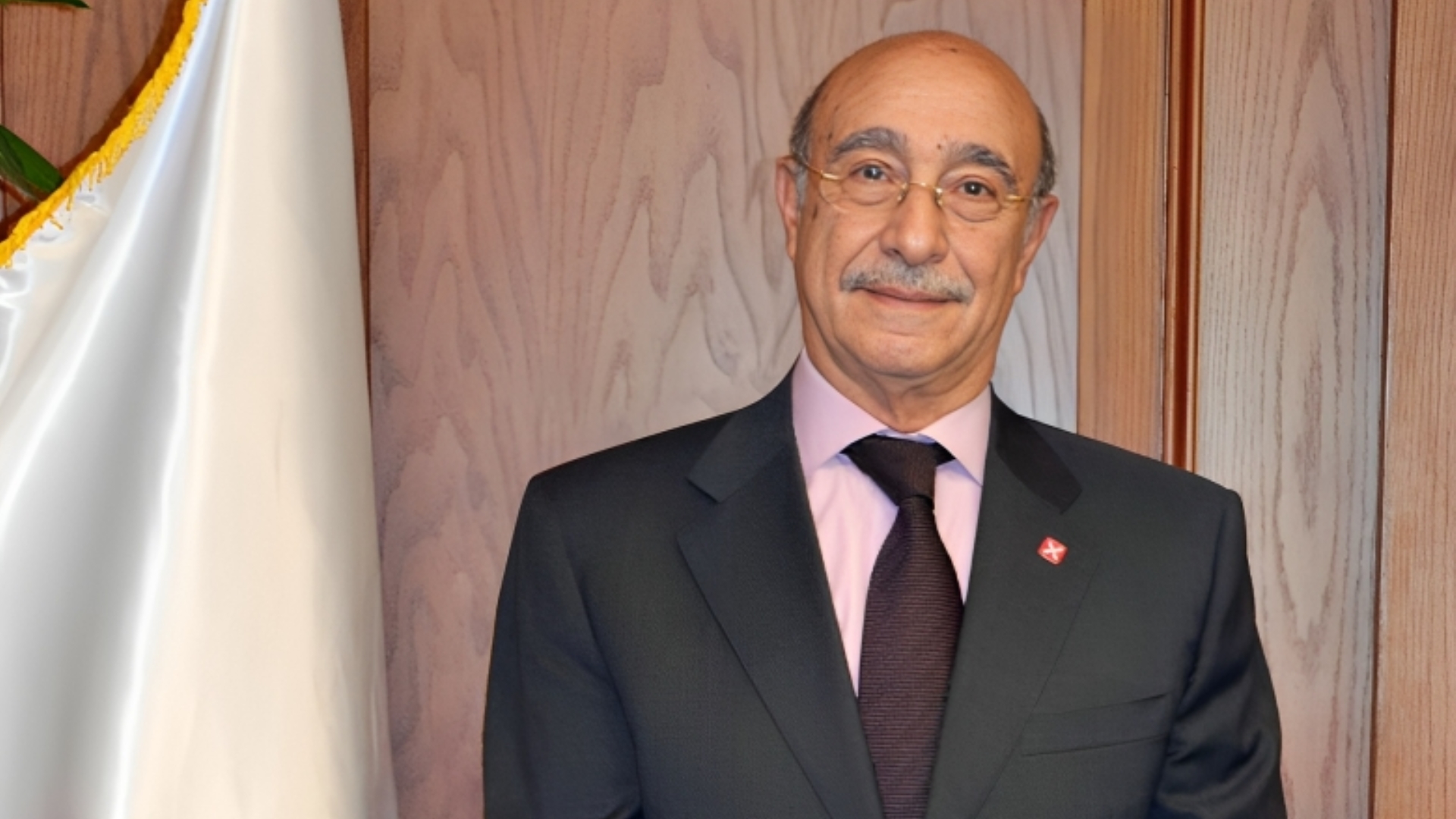 فهمي حنا رئيس مجلس الإدارة غير التنفيذى لبنك saib FirstBank