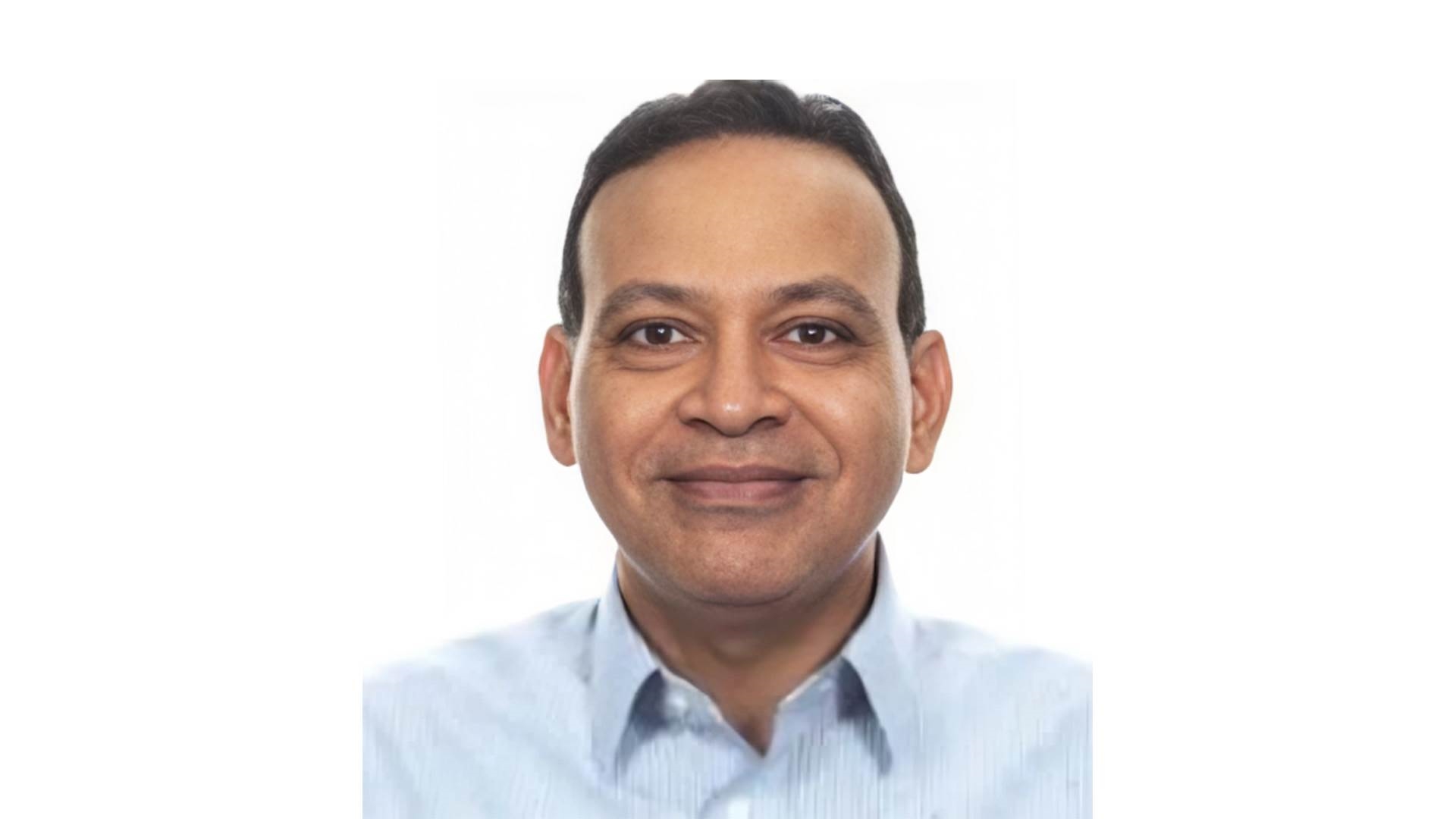 أحمد فرج الله كبير اختصاصيي القطاع المالي بالبنك الدولي ضمن فريق تطوير نظم الدفع  FirstBank