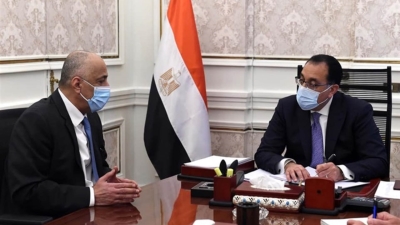 رئيس الوزراء يتابع مع «البنك المركزي» تأثير الأزمة الروسية- الأوكرانية على مصر 