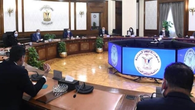 رئيس الوزراء يتابع جهود توفير السلع الاستراتيجية بحضور وكيل محافظ البنك المركزي