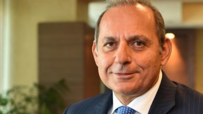 هشام عكاشة.. رائد تجربة بنك أهل مصر