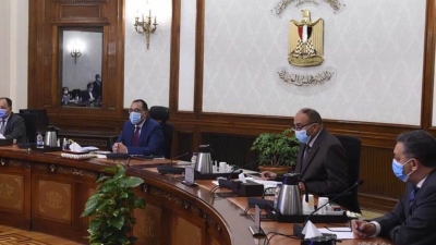 رئيس الوزراء يجتمع مع رؤساء البنوك والشركات الوطنية للمشاركة في مؤتمر المناخ