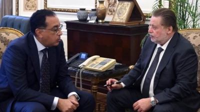 رئيس الوزراء يستعرض مع محافظ البنك المركزي محاور المؤتمر الاقتصادي