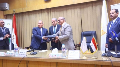 بروتوكول تعاون بين وزارة التموين و«الأهلي المصري» لإنشاء مكاتب السجل التجاري بفروع البنك المختلفة