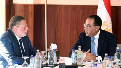 رئيس الوزراء يلتقي محافظ البنك المركزي على هامش فعاليات قمة «COP27»