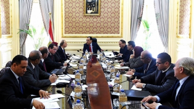 الحكومة تعلن الإفراج عن بضائع بقيمة 1.5 مليار دولار منُذ مطلع الشهر الجاري