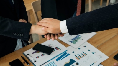 قاموس «First»..ماهي الشركات المساهمة؟ وما هي أنواعها؟