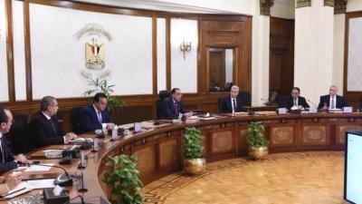 رئيس الوزراء: التوافق مع البنك المركزي على توفير التمويل اللازم للأدوية المطلوبة والمستلزمات الطبية