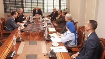 بحضور ممثلي البنك الزراعي.. وزير الزراعة يتابع آليات تطوير منظومة كارت الفلاح