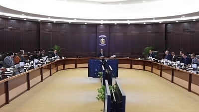 رئيس الوزراء يتابع موقف الإفراج عن السلع والبضائع من الموانئ بحضور محافظ المركزي