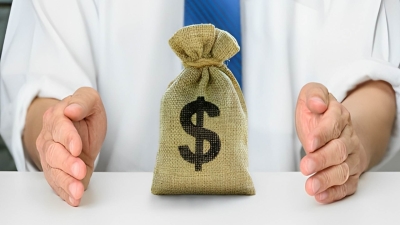 قاموس «First».. ما المقصود بـ«احتكار القلة»؟