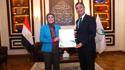 رئيس البريد المصري يكرم طلاب كليات الفنون الفائزين بمسابقة تصميم الطوابع التذكارية