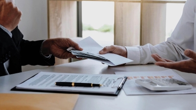 قاموس «First».. ما هى عقود الضمانات المالية؟