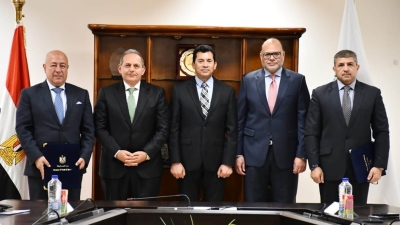 أشرف صبحي يشهد توقيع بروتوكول تعاون بين الشباب والرياضة و«الأهلى المصري»