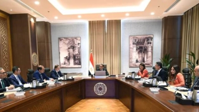 بحضور محافظ البنك المركزي.. رئيس الوزراء يترأس الاجتماع الأول للمجموعة الوزارية الاقتصادية