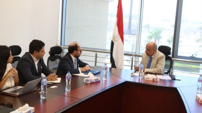 وزير الكهرباء والطاقة المتجددة يبحث مع بنك الاستثمار الأوروبى تعزيز فرص التعاون
