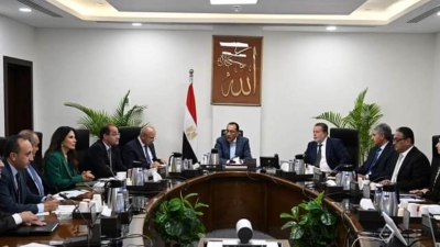 بحضور محافظ «المركزي».. رئيس الوزراء يتابع الإجراءات التنفيذية لمبادرات دعم القطاعات الإنتاجية