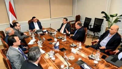 وزير الإسكان يتابع مع بنك التعمير والإسكان تسويق بعض مشروعات هيئة المجتمعات العمرانية
