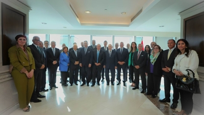 البنك الأهلي المصري يكرم «هشام عكاشه» وأعضاء مجلس الإدارة بمناسبة انتهاء مدتهم عام 2024