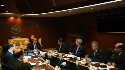 رئيس الرقابة المالية يلتقي ممثلي البنك الآسيوي للاستثمار في البنية التحتية لبحث سبل التعاون المشترك