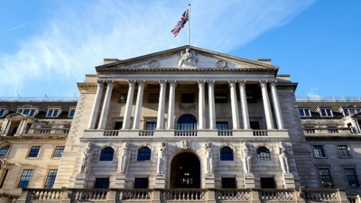 بنك إنجلترا يخفض أسعار الفائدة 25 نقطة أساس إلى 4.75%