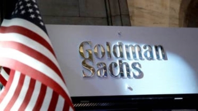 «جولدمان ساكس» يتوقع زيادة متزامنة في أسعار الذهب وقيمة الدولار خلال 2025
