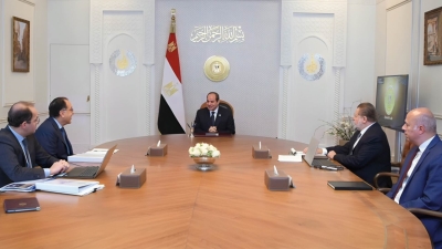 الرئيس السيسي يستعرض الوضع الاقتصادي المحلي والعالمي بحضور محافظ البنك المركزي