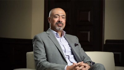 رواد من مصر: حاتم دويدار.. الرجل الذى قاد مجموعة إي آند إلى العالمية