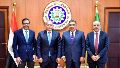 هشام عكاشة يؤكد اهتمام بنك مصر بتطوير خدماته المصرفية في مختلف المحافظات