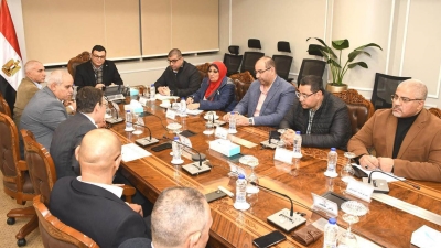 وزير الإسكان يستعرض ملفات العمل وأوجه التعاون بين الوزارة وبنك التعمير والإسكان