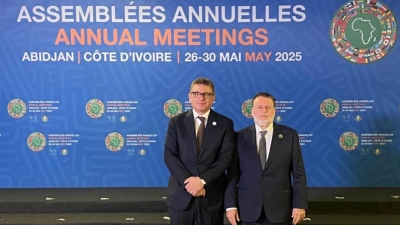 محافظ «المركزي» يهنئ خالد شريف بمناسبة انتخابه مديرًا تنفيذيًا لمصر وجيبوتي ببنك التنمية الإفريقي