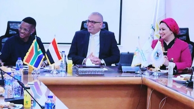 رئيس البنك الزراعي المصري يستقبل وفدًا من اتحاد نقابات جنوب إفريقيا لتعزيز سبل التعاون
