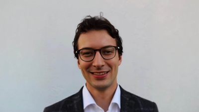 رواد من مصر: من التدريس الجامعي إلى العمل الدولي.. مسيرة خبير الاقتصاد رامي جلال