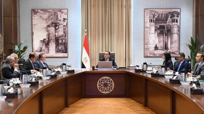 بحضور محافظ البنك المركزي.. رئيس الوزراء يتابع جهود لجنة إدارة الدين العام الخارجي وتنظيم الاقتراض