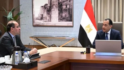 رئيس الوزراء يستعرض مع وزير المالية أبرز النشاطات واللقاءات في اجتماعات صندوق النقد والبنك الدوليين بواشنطن
