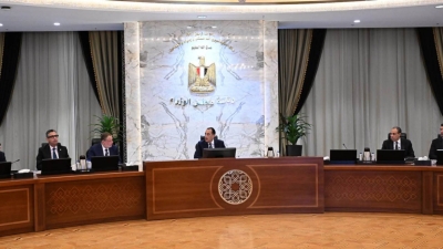 بحضور محافظ البنك المركزي.. رئيس الوزراء يترأس اجتماع المجموعة الوزارية الاقتصادية