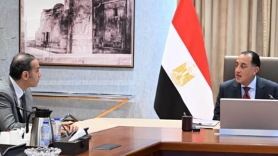 رئيس الوزراء يؤكد أهمية القطاع غير المصرفي ودور الرقابة المالية في استقرار الأسواق