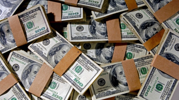 ارتفاع الدولار الأمريكي وسط تفاؤل برفع أسعار الفائدة الأمريكية