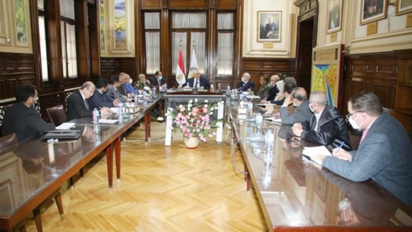 السيد القصير يبحث مع «الأهلي المصري» و«الزراعي» نشر السلالات المحسنة على صغار المربين