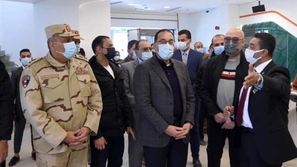 مصطفى مدبولي يتفقد أول فروع بنكا «الأهلي المصري» و «الاستثمار العربي» بالعاصمة الإدارية الجديدة