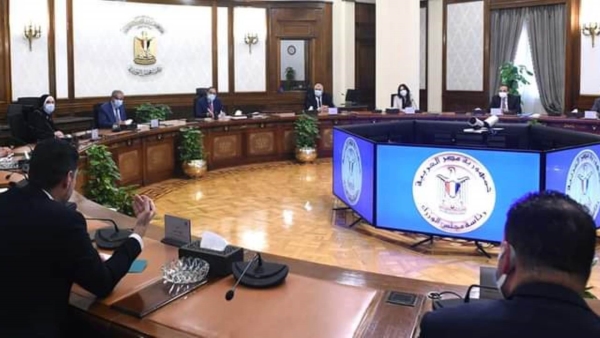 رئيس الوزراء يتابع جهود توفير السلع الاستراتيجية بحضور وكيل محافظ البنك المركزي