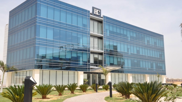 «اتش سى» تتوقع أن يرفع «المركزي» أسعار الفائدة 200 نقطة أساس في اجتماعه المقبل