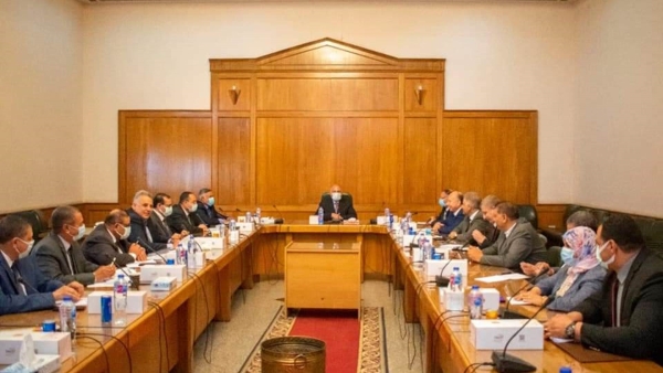 وزير الري يوجه بزيادة تنفيذ مشروعات الري الحديث بالتنسيق مع بنكي «الأهلي والزراعي» 